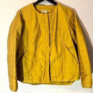Mountain Hardwear Quilted Lightweight Jacket in Mustard